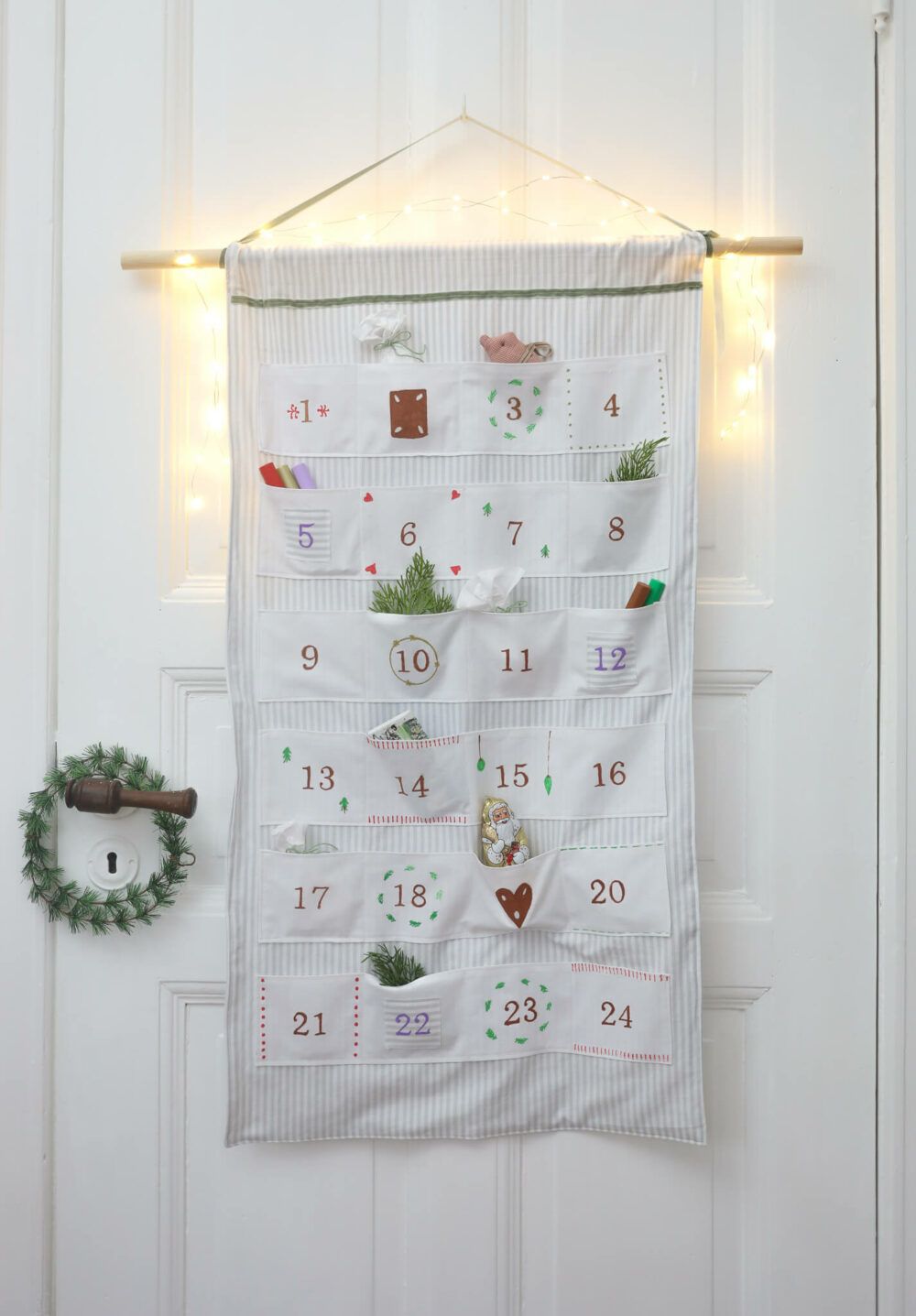 Adventskalender mit Taschen zum Aufhängen