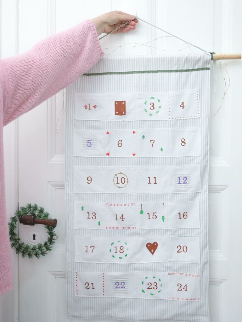 Adventskalender mit Taschen zum Aufhängen
