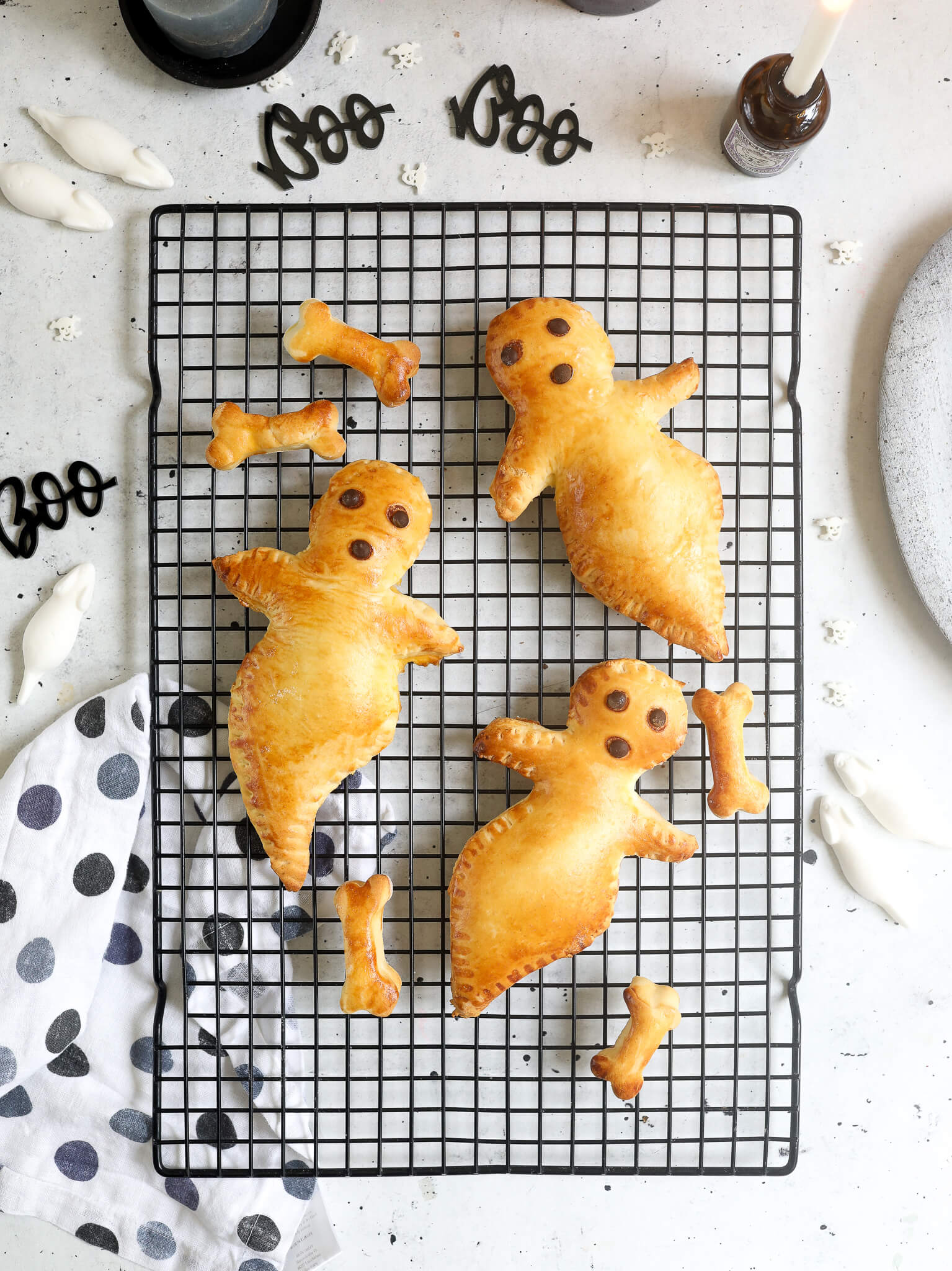 Weckmännchen Gespenster aus Hefeteig backen