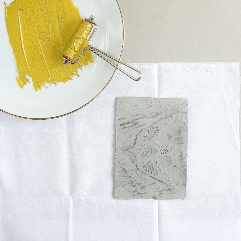 Linoldruck auf Stoff für Anhänger