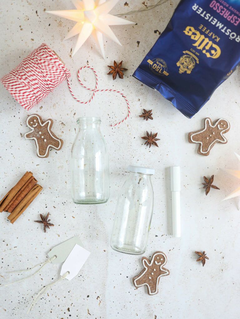 Flaschen für Lebkuchensirup verzieren