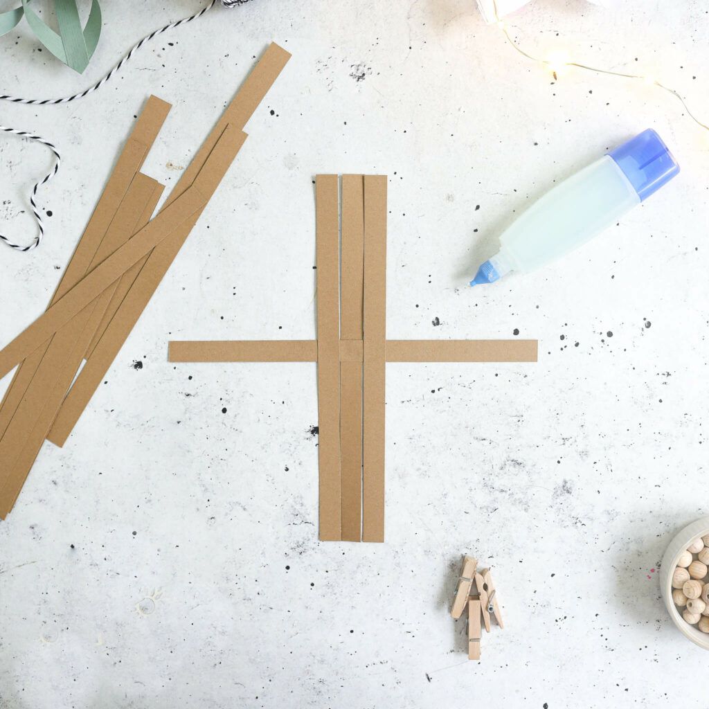 Weihnachtsstern aus Papierstreifen