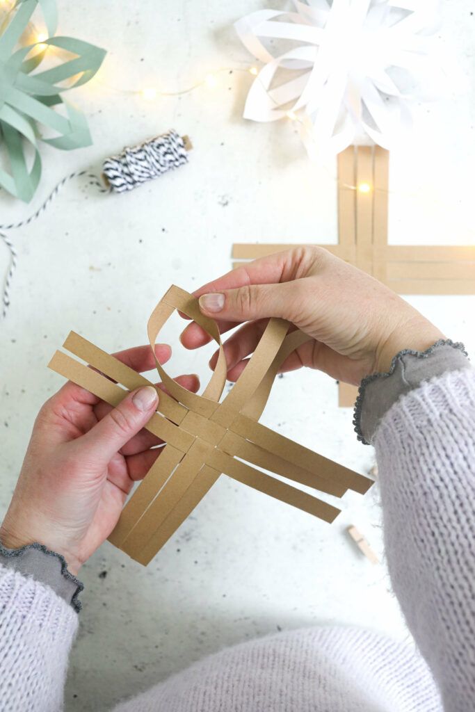 Weihnachtssterne aus Papierstreifen 