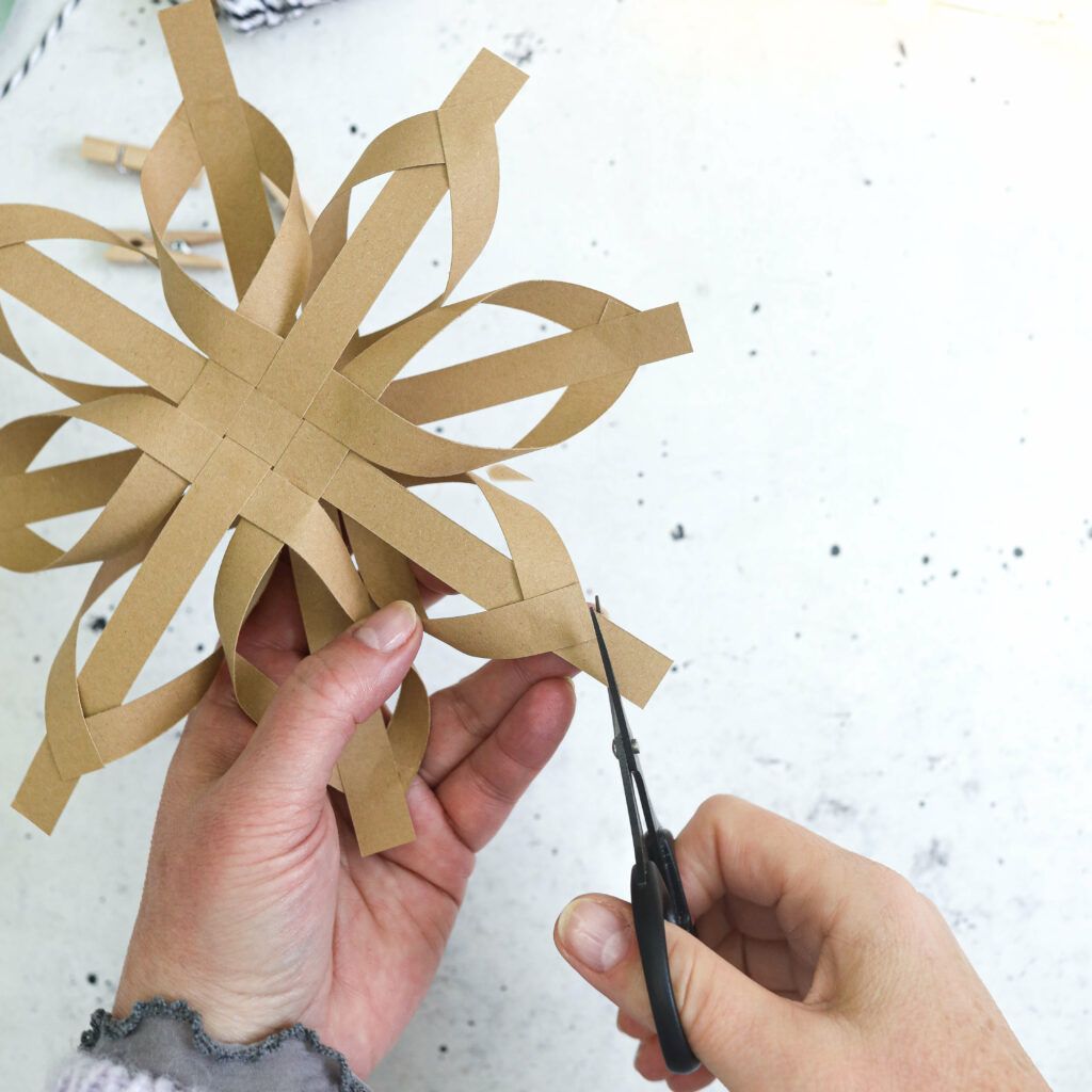 Streifen kürzen für Weihnachtssterne aus Papier