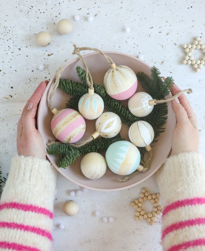 Holzkugeln für Weihnachten mit edding Acryllackmarkern bemalen