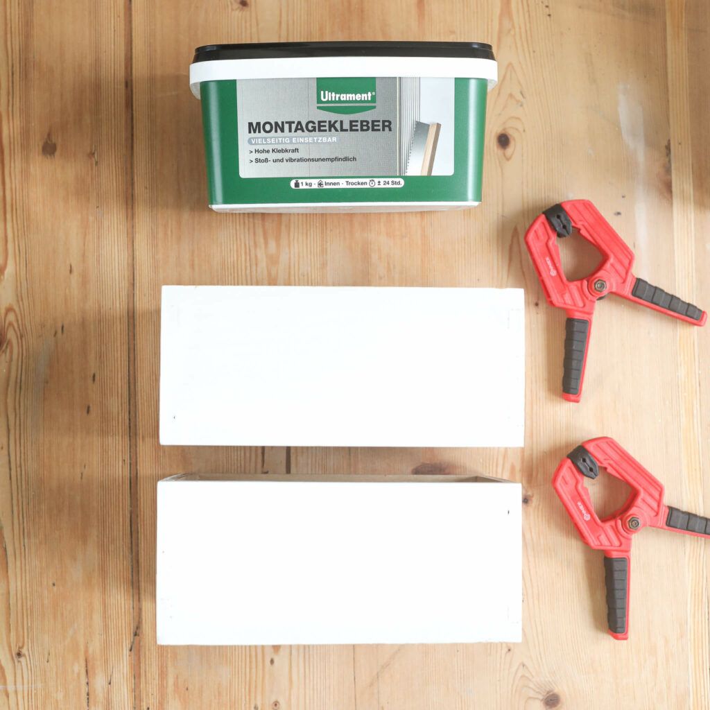 Schubläden mit Montagekleber zusammenkleben