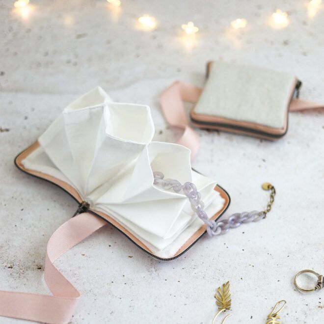 Schmucketui aus Leinen von Bridge and Tunnel