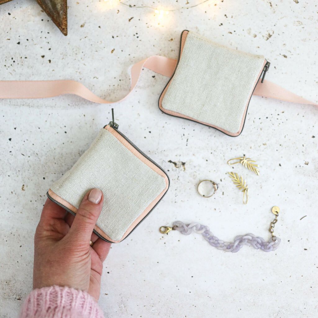 Schmucketui von Bridge and Tunnel