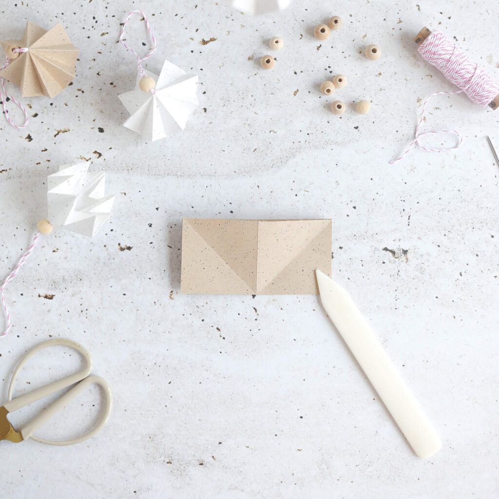 Papier waagerecht falten