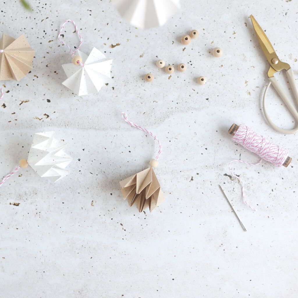 Origamiblume im Plissee Stil falten mit Anleitung