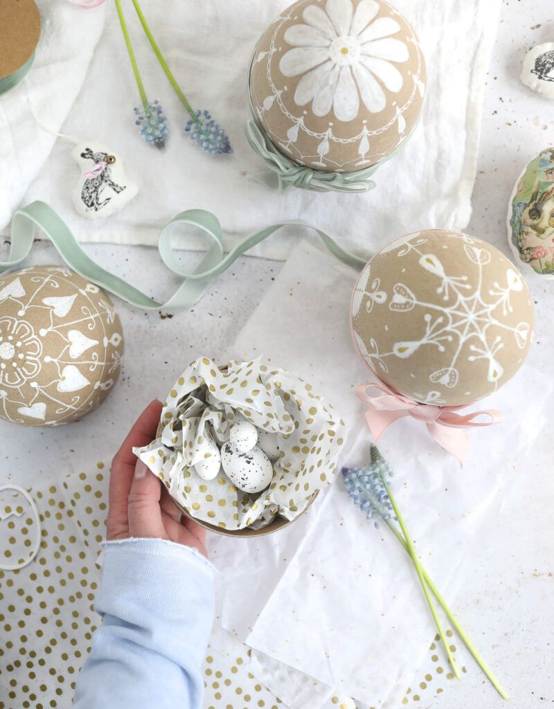 Osterei aus Pappe zum Befallen mit Motiven bemalen