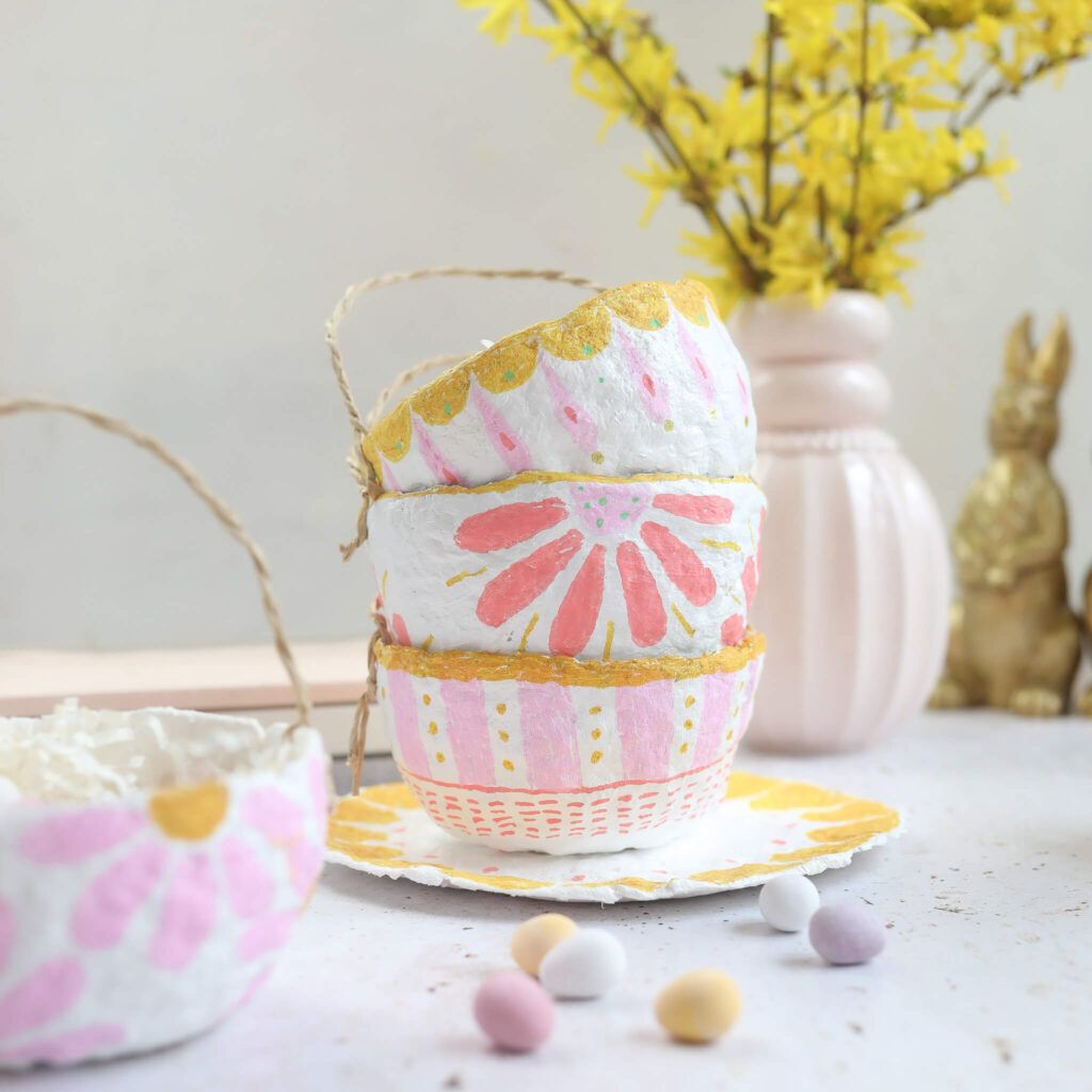 Osterkörbchen aus Pappmaché basteln