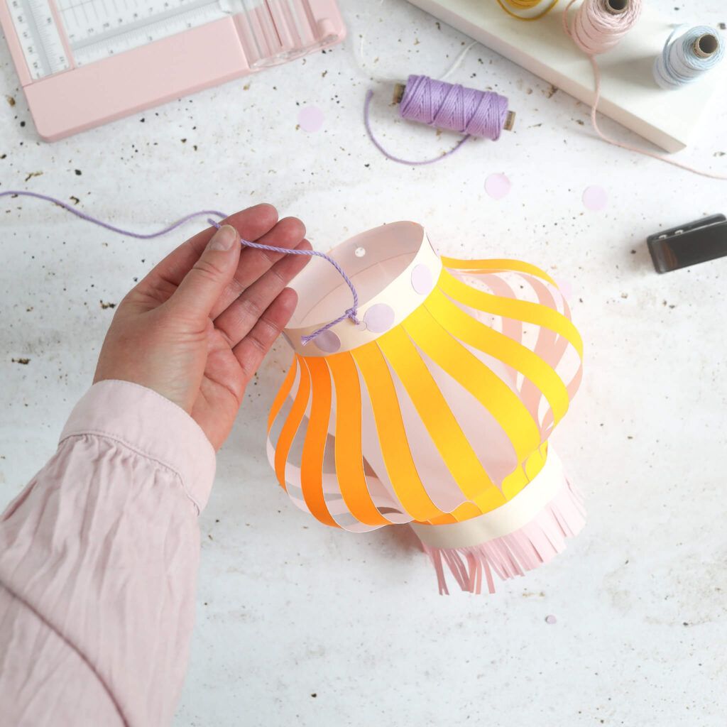 Lampion aus Papier basteln