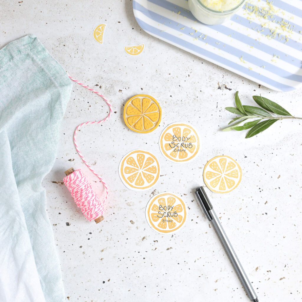 Zitronenpeeling selber machen und mit Zitronenstempel verzieren