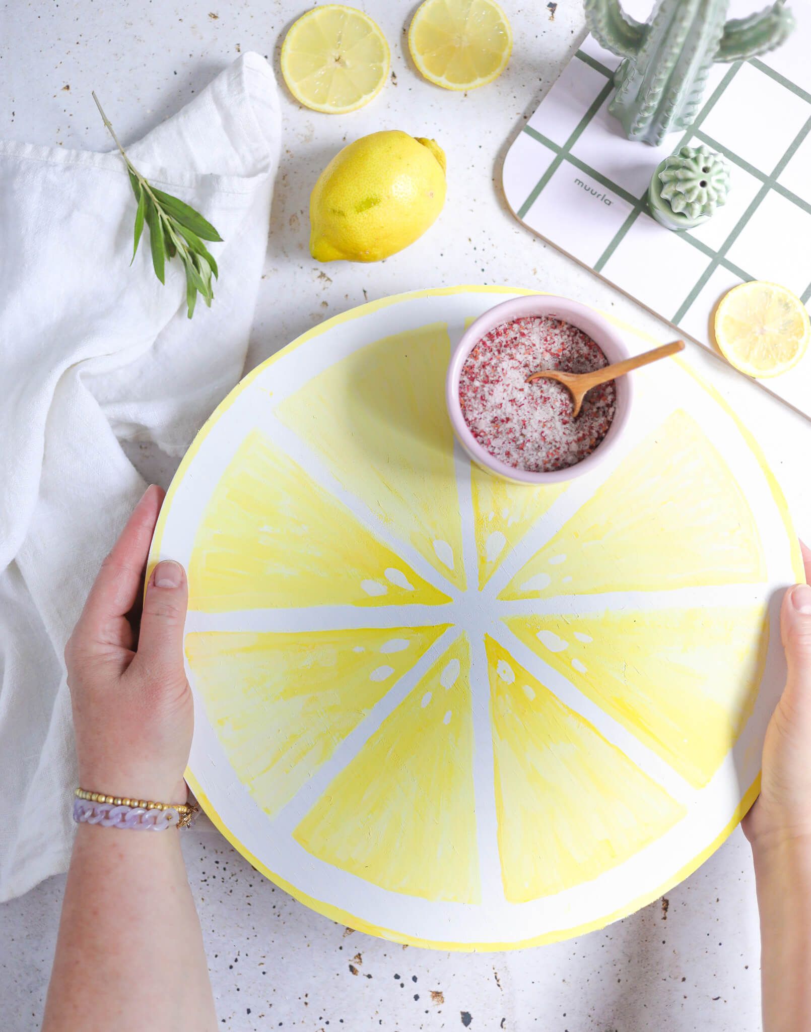 DIY Tablett im Zitronen Look für die Sommerdeko selber