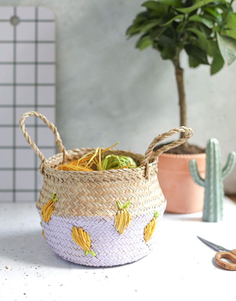 Seegraskorb mit Zitronen aus Raffiaband besticken