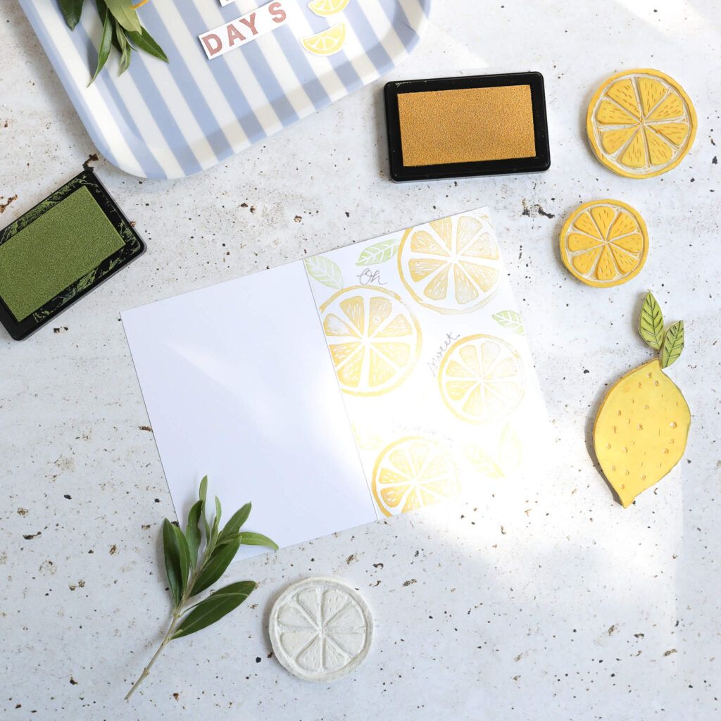 Karte mit selbst geschnitztem Zitronen Stempel bedrucken