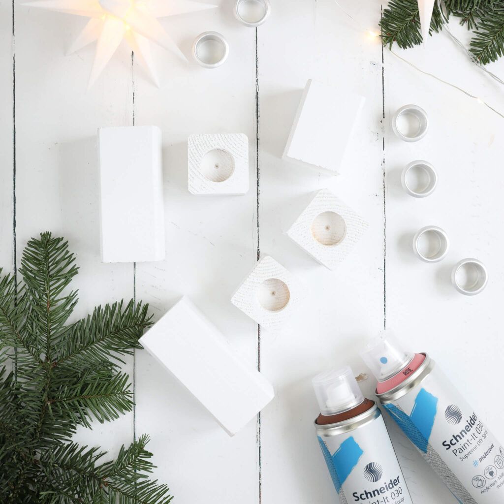 Kerzenleuchter aus Holz mit Lackspray besprühen