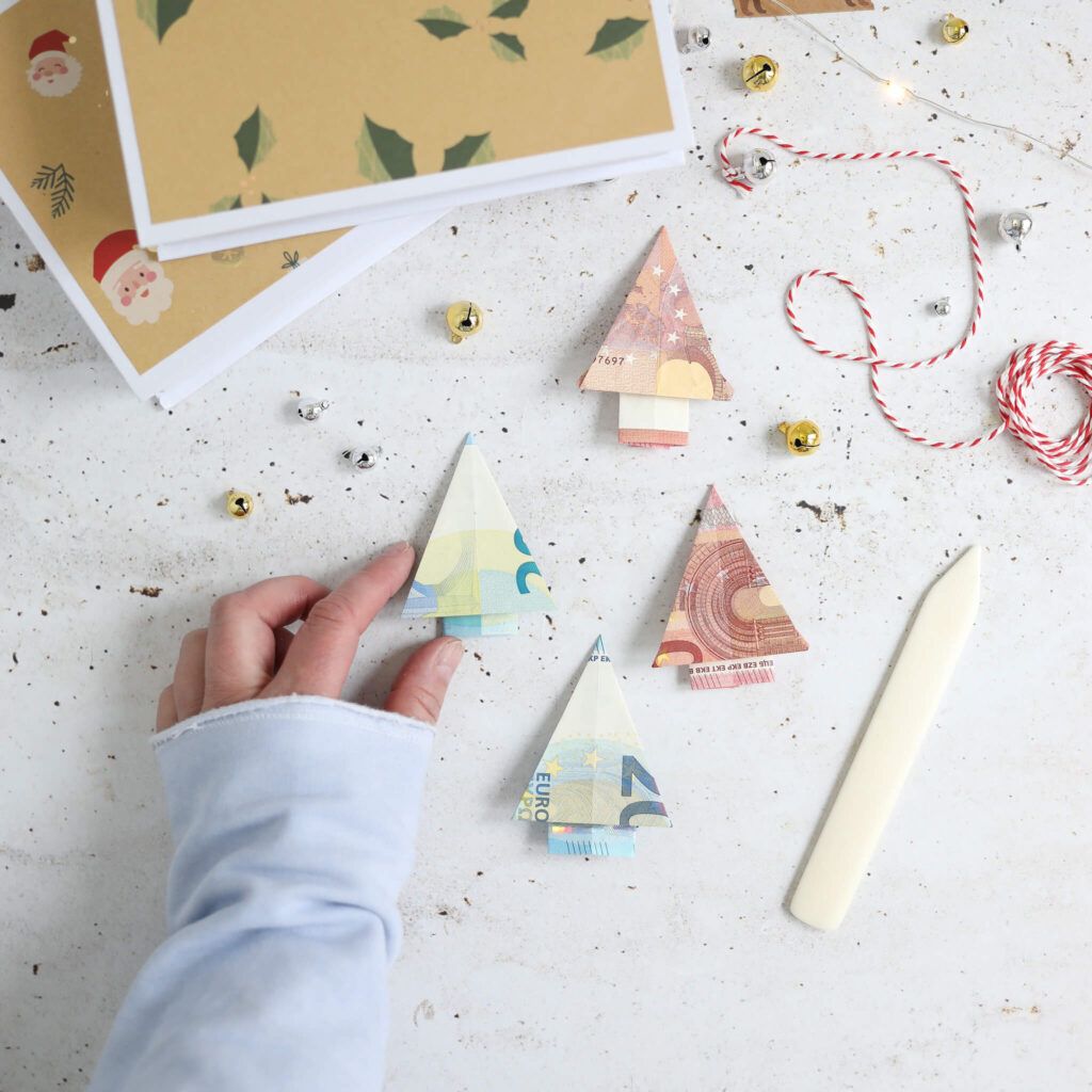 Tannenbäume aus Geldscheinen falten