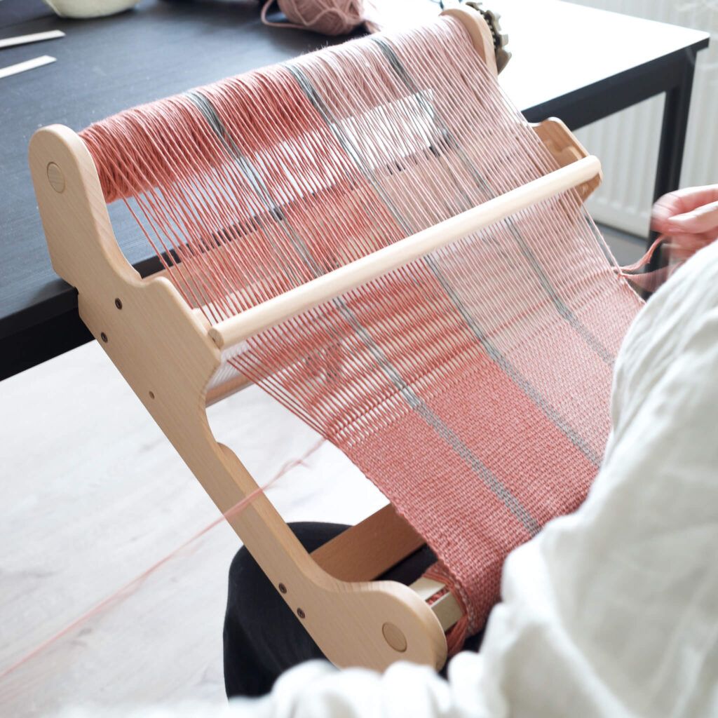 Weben am Webrahmen mit JUULA design