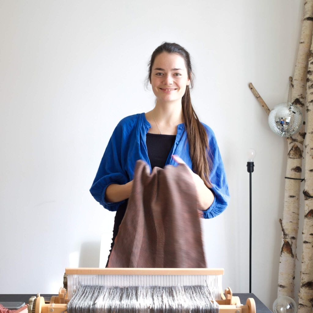 Weben am Webrahmen mit JUULA design
