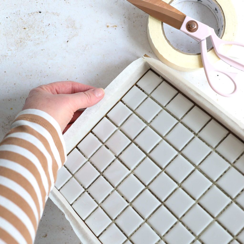 Tablett mit Kreppband abkleben