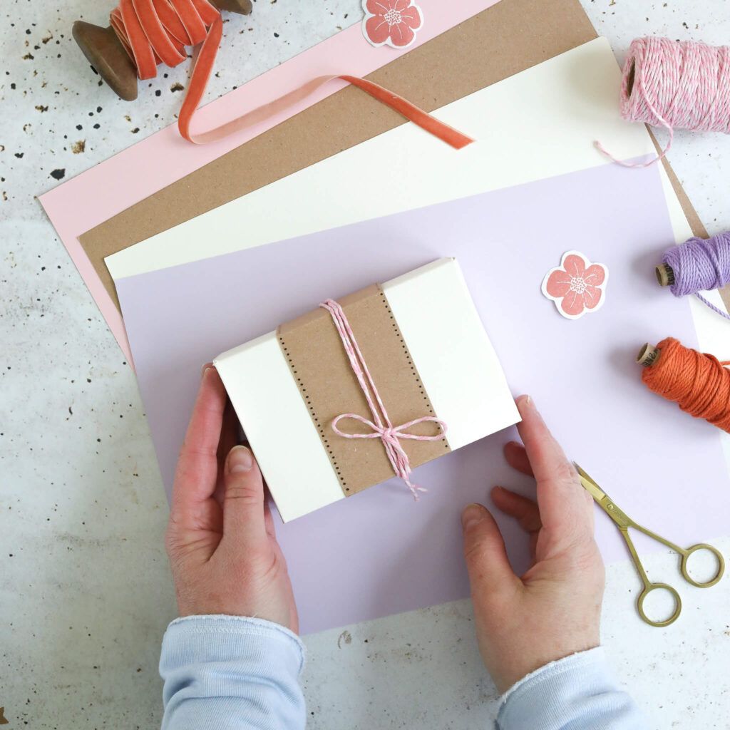 Geschenkverpackung aus einem DIN A4 Blatt basteln