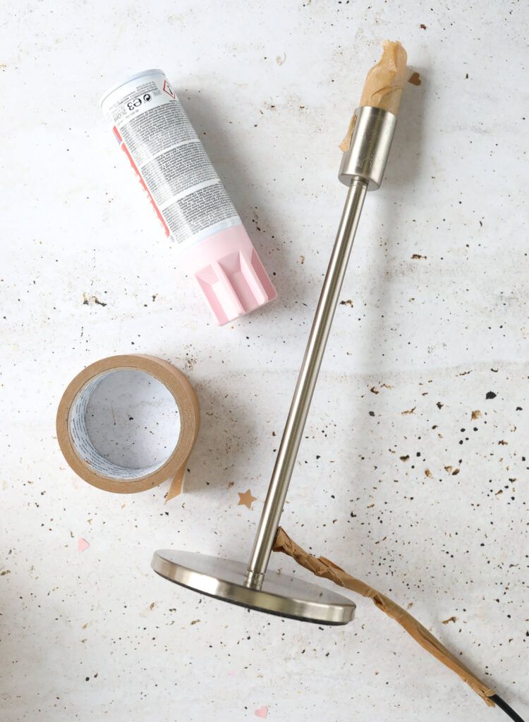 Lampenfuß mit Lackspray einsprühen