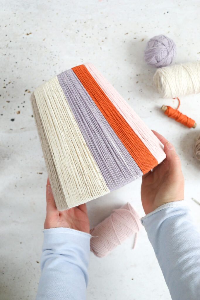Lampenschirm mit Wolle umwickeln DIY