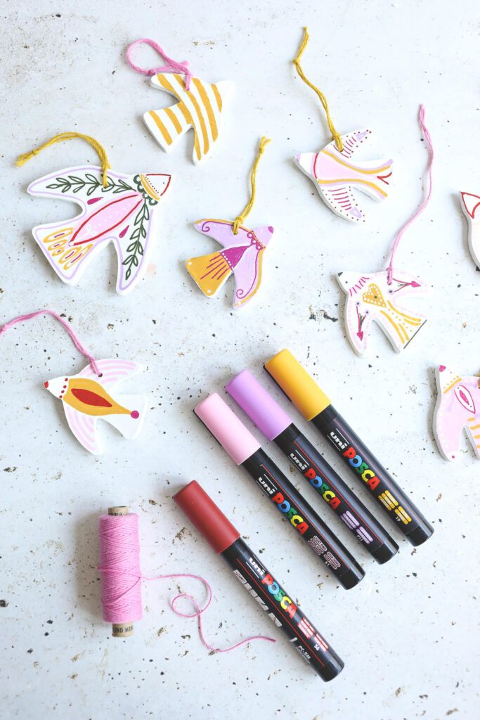 Vogel Osteranhänger mit Acryl Markern bemalen