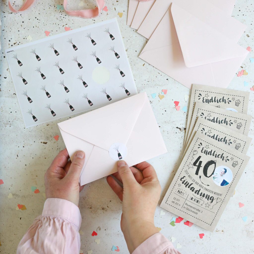 Sticker für Einladungskarten bei Send a Smiley bestellen