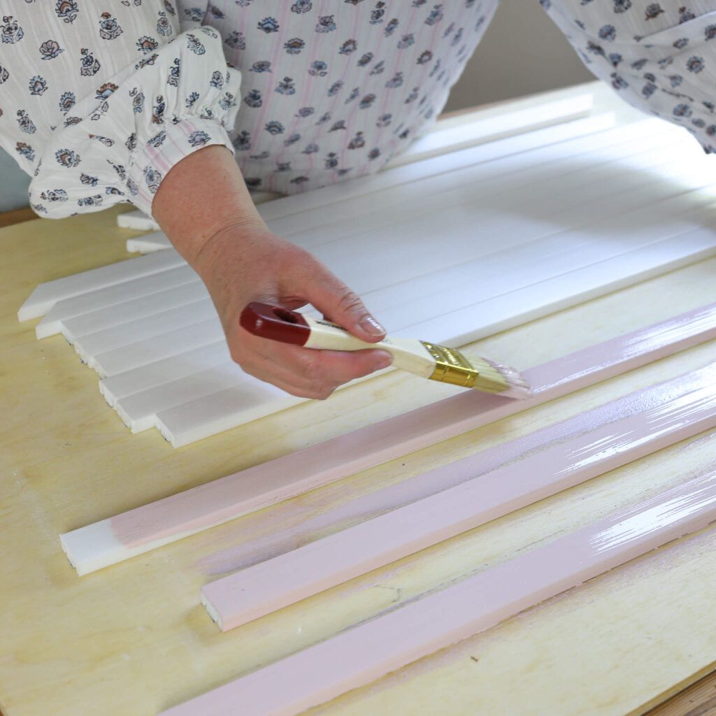 Kunststoff Wandleisten mit Acrylfarbe streichen