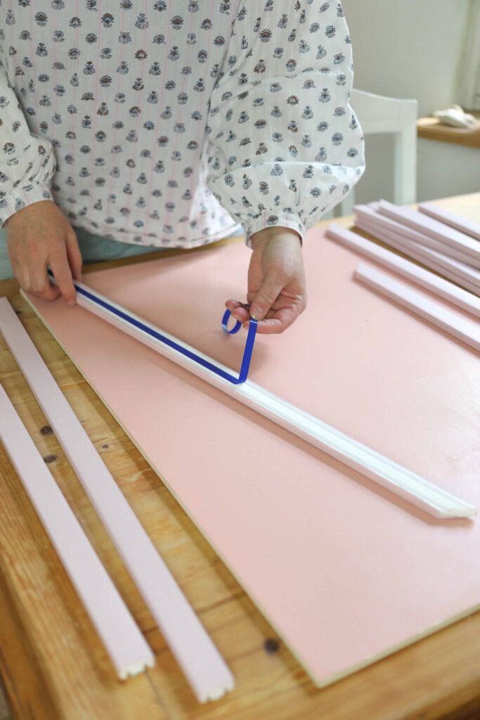 DIY 3D Wandbild im Streifenlook mit aufgeklebten Leisten