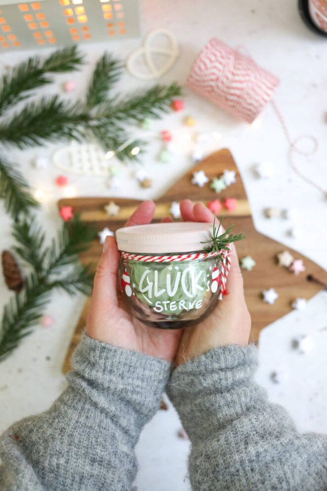 24 Glückssterne im Glas zum Advent