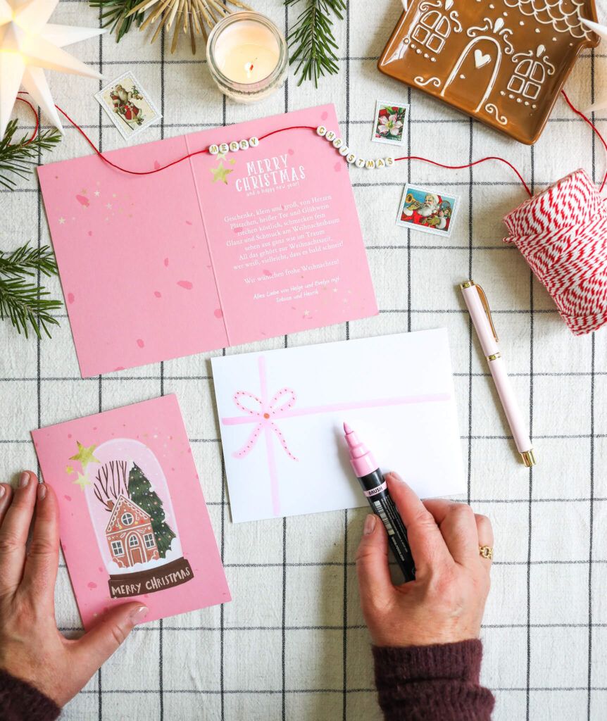 Umschlage für Weihnachtspost verzieren