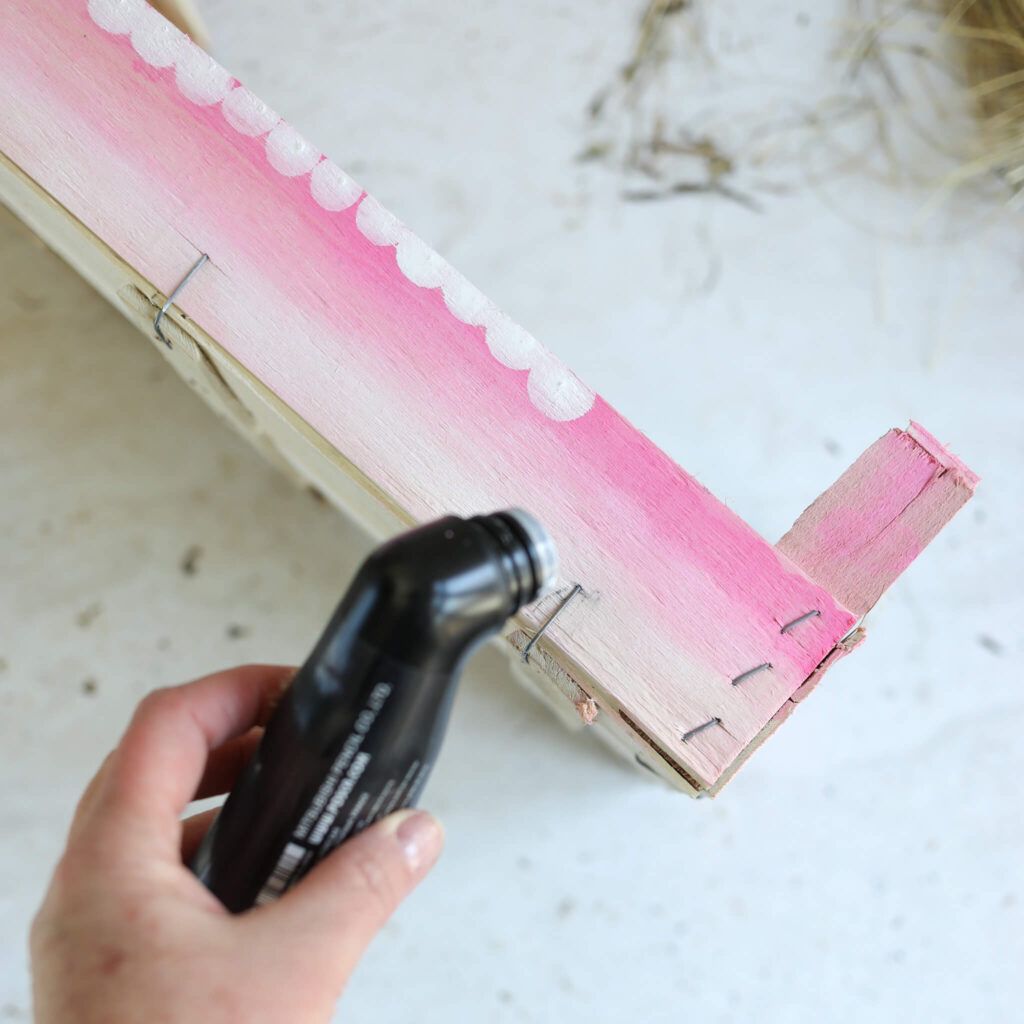 Bordüren auf Obstkiste aufmalen