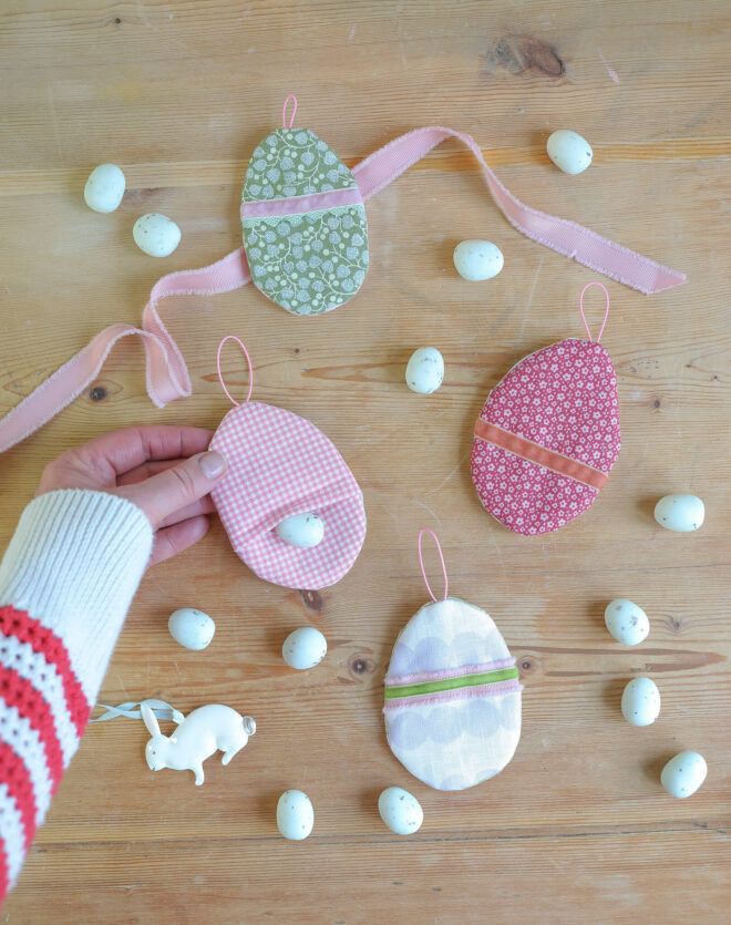 Nachhaltige Ostertafel Deko mit selbstgenähten Stoff Ostereiern