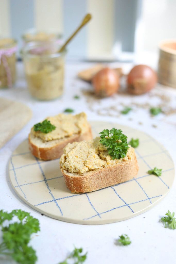 vegetarischer Brotaufstriche mit Sonnenblumenkernen